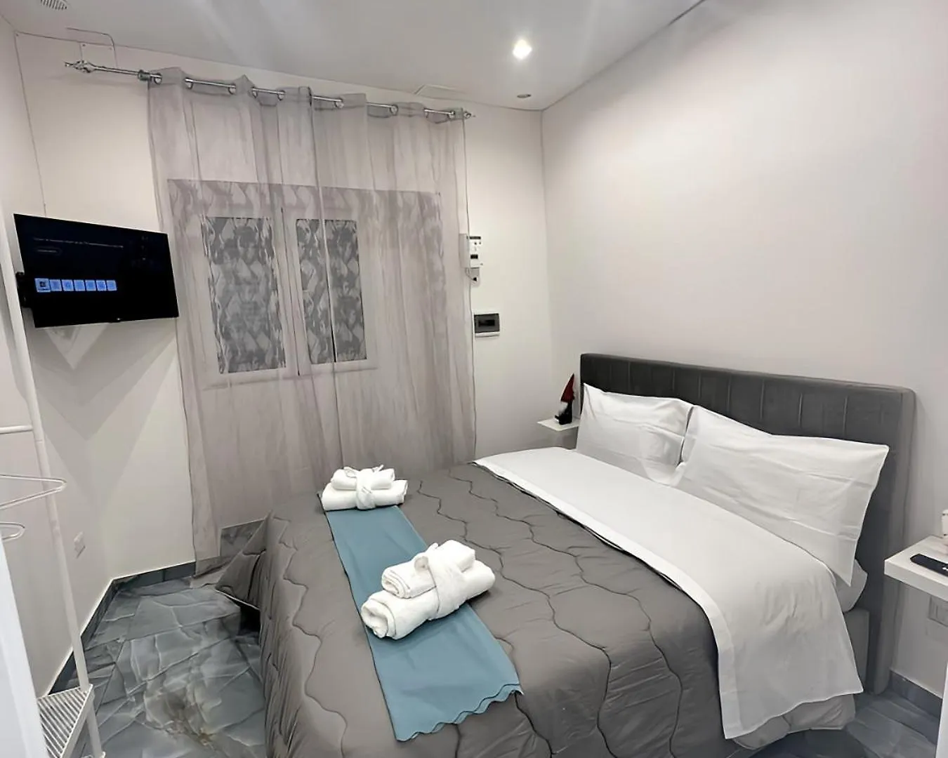 Jemms Holidays B&B Naples 0*,  Italy